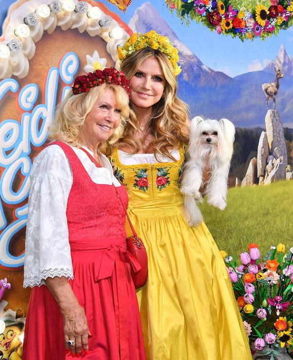 Heidi Klum und Erna Klum mit Hund