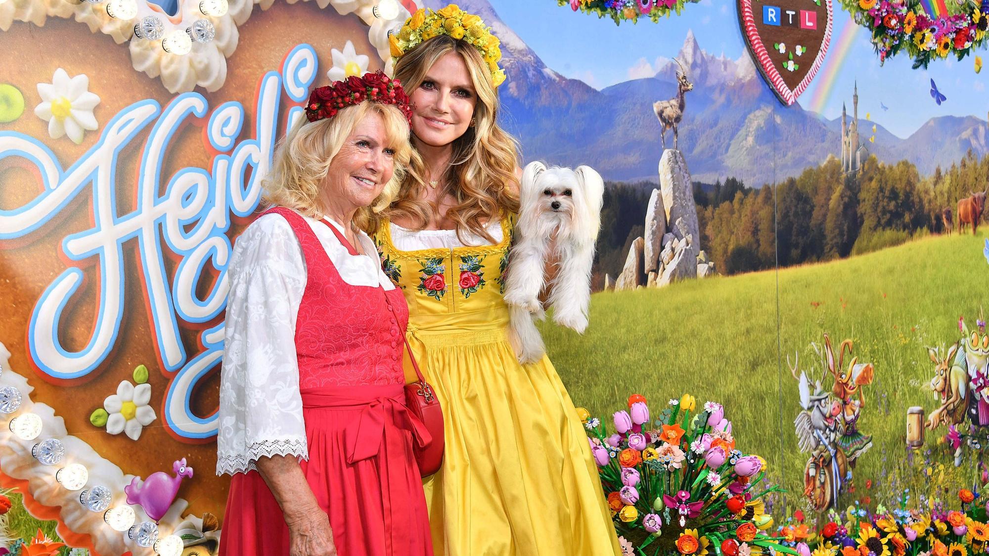 Heidi Klum und Erna Klum mit Hund
