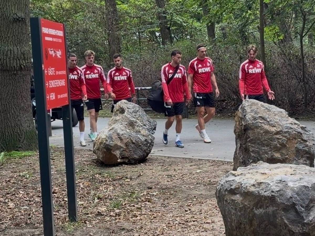 Die Spieler des 1. FC Köln gehen am Freitag (18. September) zum Training.