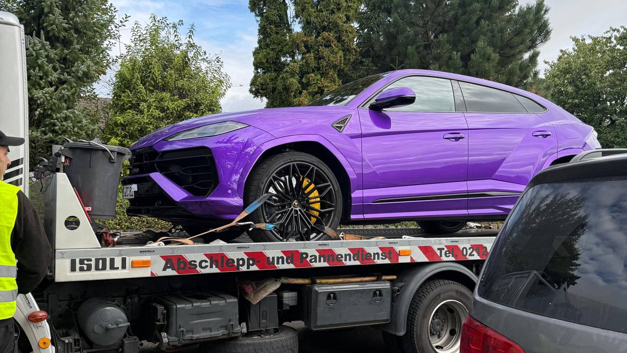 Auch diesen Luxusschlitten nahm die Polizei bei der Razzia auf den Haken.