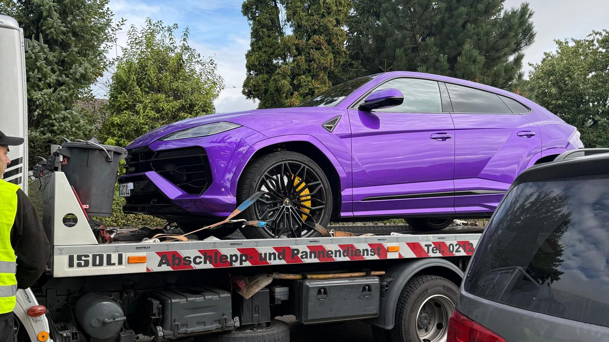 Auch diesen Luxusschlitten nahm die Polizei bei der Razzia auf den Haken.
