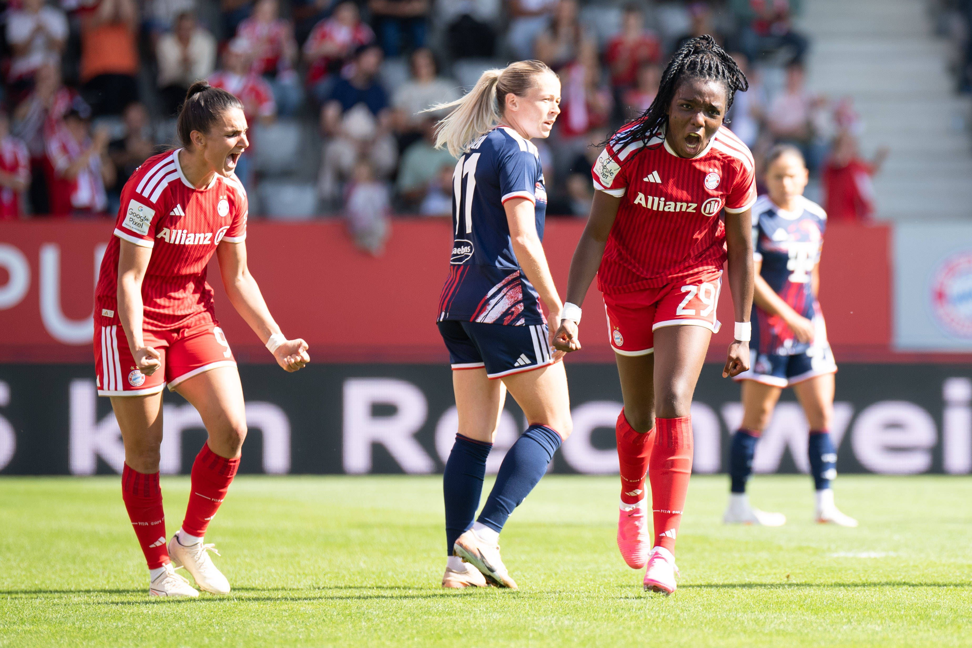 Bayerns Edna Imade bejubelt ihr Tor zum zwischenzeitlichen 2:0 gegen den 1. FC Köln.
