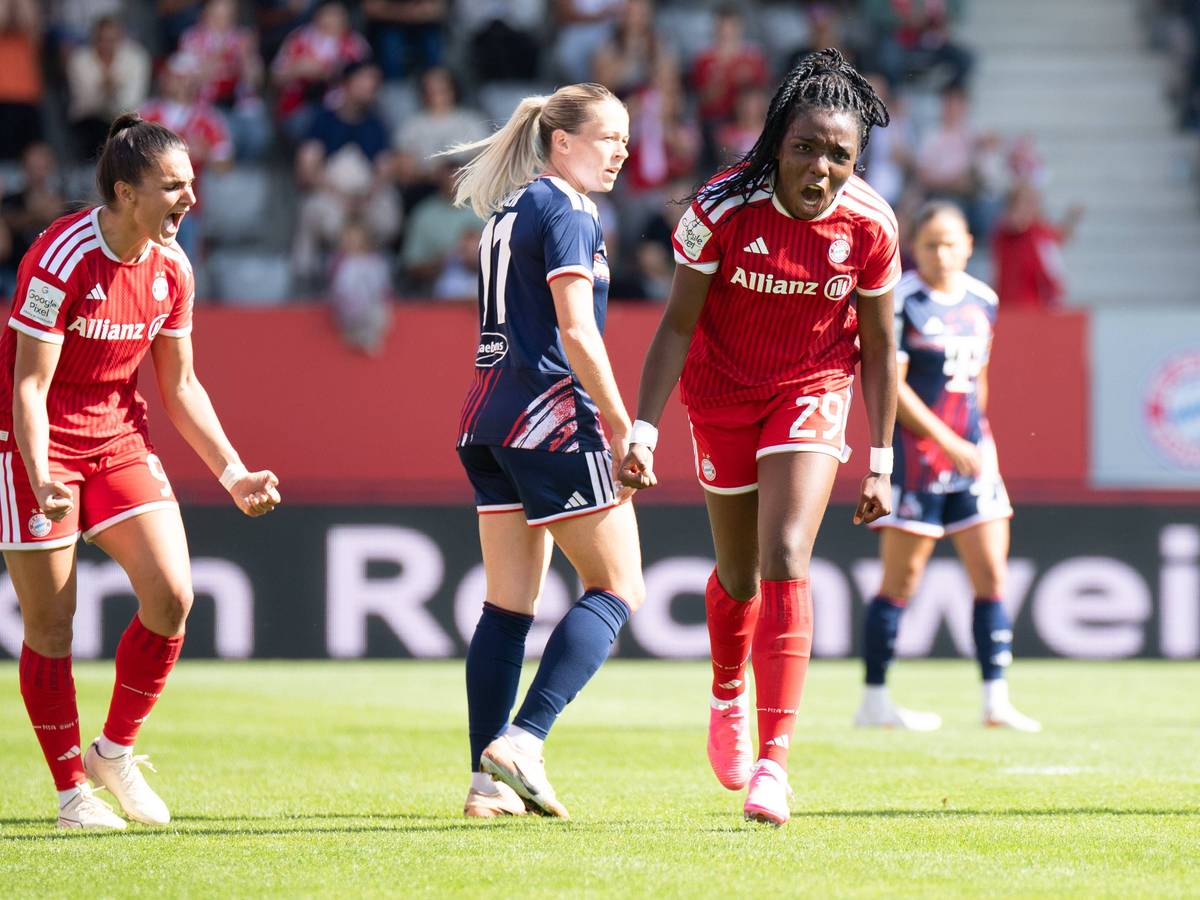 Bayerns Edna Imade bejubelt ihr Tor zum zwischenzeitlichen 2:0 gegen den 1. FC Köln.