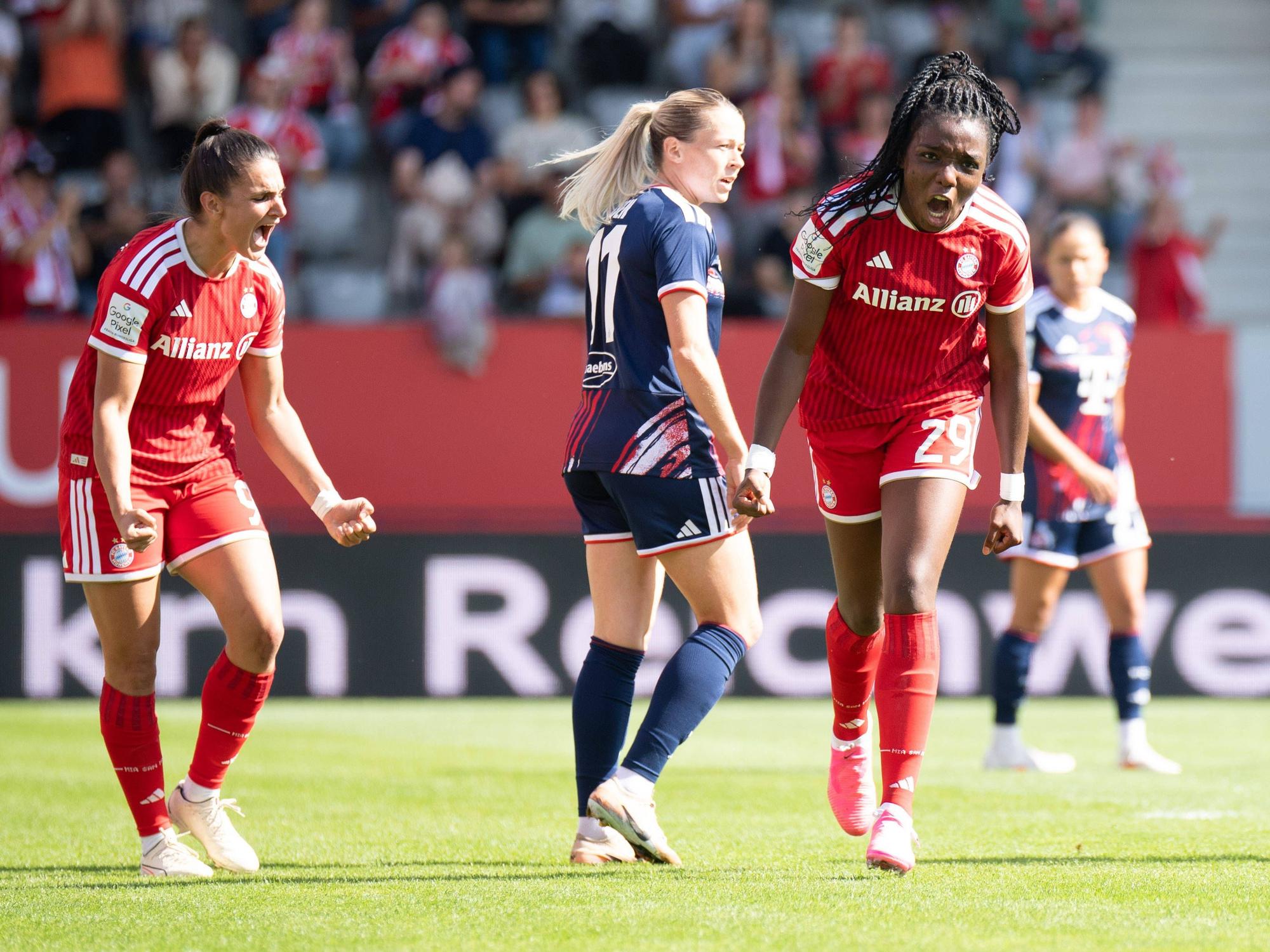 Bayerns Edna Imade bejubelt ihr Tor zum zwischenzeitlichen 2:0 gegen den 1. FC Köln.