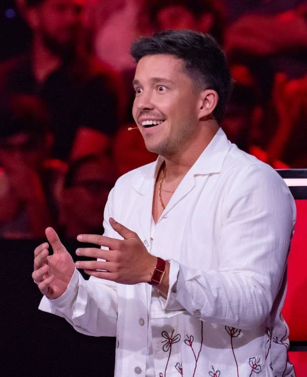 Eine Frage eines Talents bei „The Voice of Germany“ ließ Nico Santos ungläubig staunen. (Bild: Joyn / Claudius Pflug)