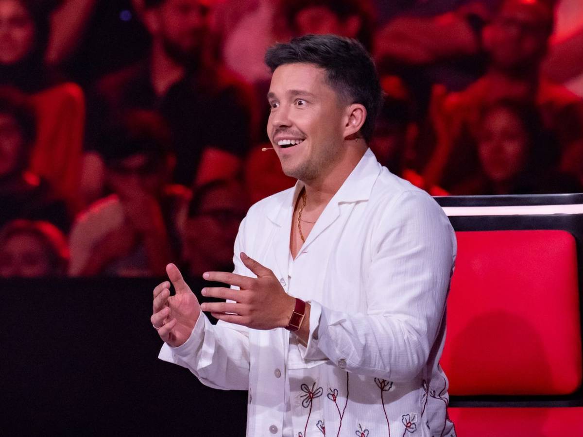 Eine Frage eines Talents bei „The Voice of Germany“ ließ Nico Santos ungläubig staunen. (Bild: Joyn / Claudius Pflug)