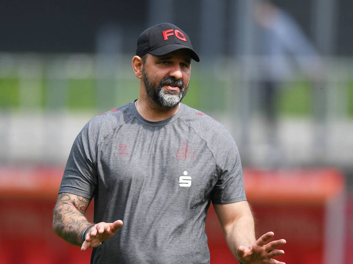 U19-Trainer Stefan Ruthenbeck (1. FC Köln) in Aktion.