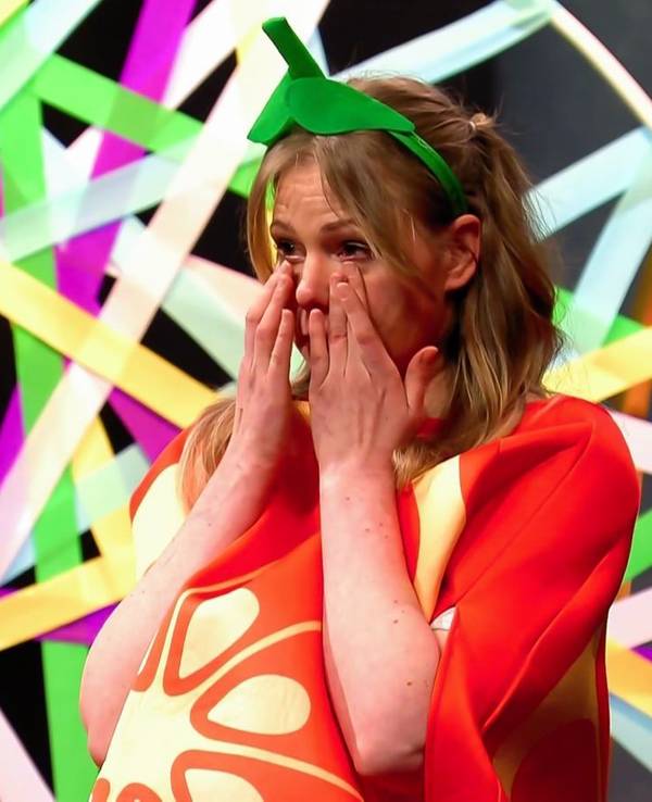 Gründerin Alena Leeb ist zu Tränen gerührt. (Bild: RTL)
