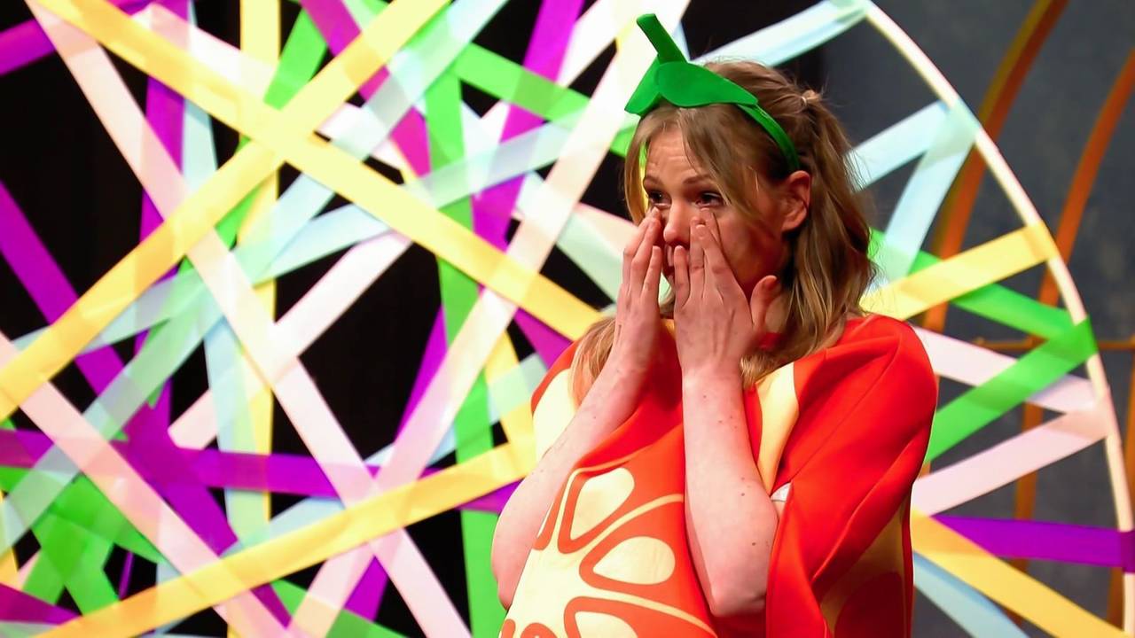Gründerin Alena Leeb ist zu Tränen gerührt. (Bild: RTL)