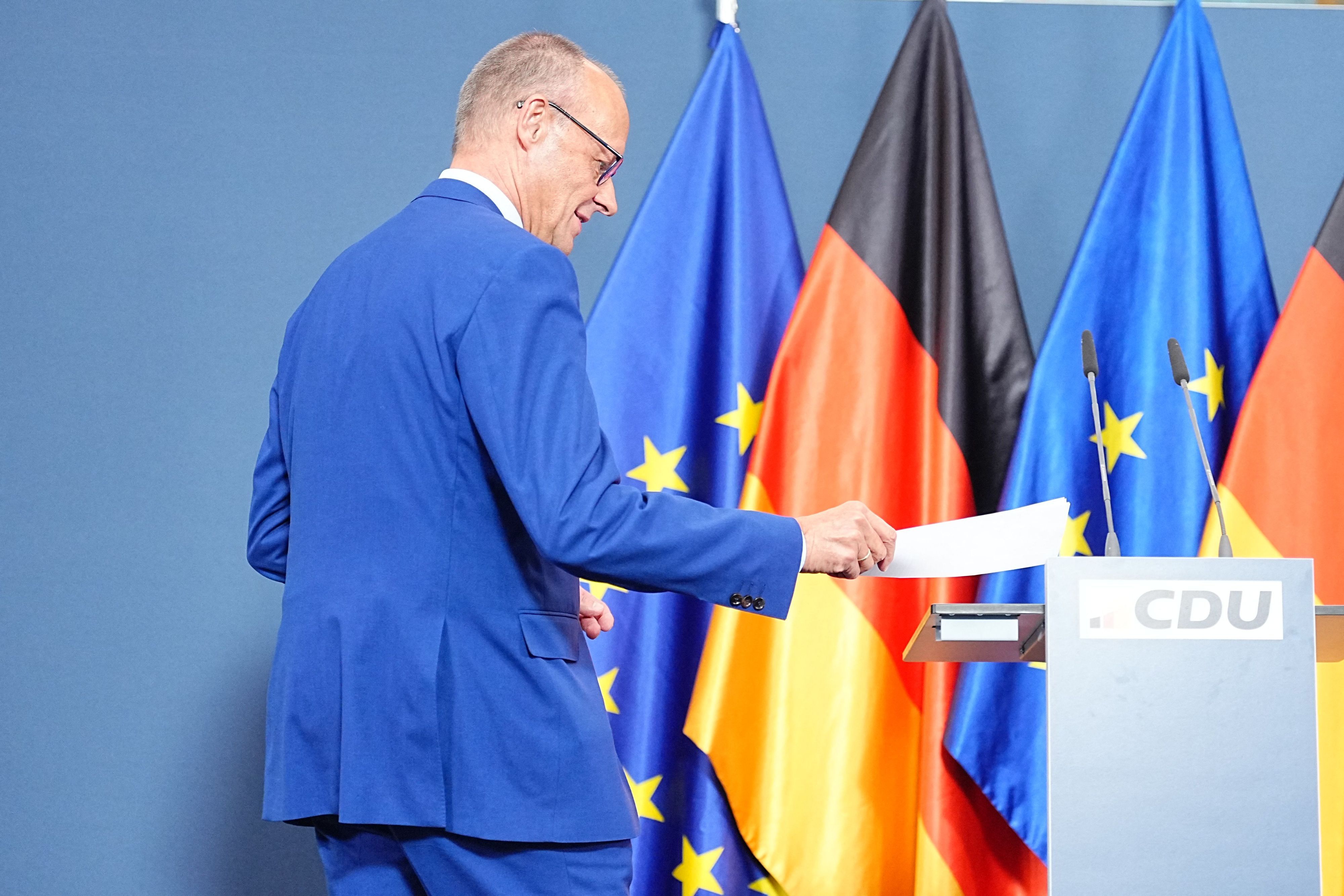 Bundeskanzler Friedrich Merz (CDU) kurz vor seiner Ansprache anlässlich der Wahlen in Berlin und Mecklenburg-Vorpommern.