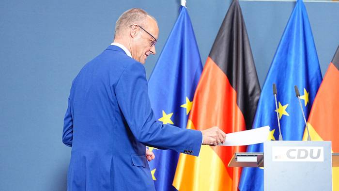 Bundeskanzler Friedrich Merz (CDU) kurz vor seiner Ansprache anlässlich der Wahlen in Berlin und Mecklenburg-Vorpommern.