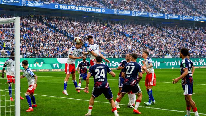 Das 1:0 durch Nicolas Capaldo (Hamburger SV) gegen den 1. FC Köln.
