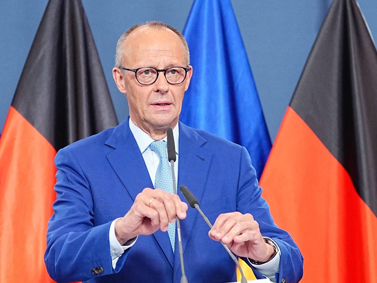 Bundeskanzler Friedrich Merz (CDU) gibt nach den Wahlen in Berlin und Mecklenburg-Vorpommern im Konrad-Adenauer-Haus ein Statement ab.