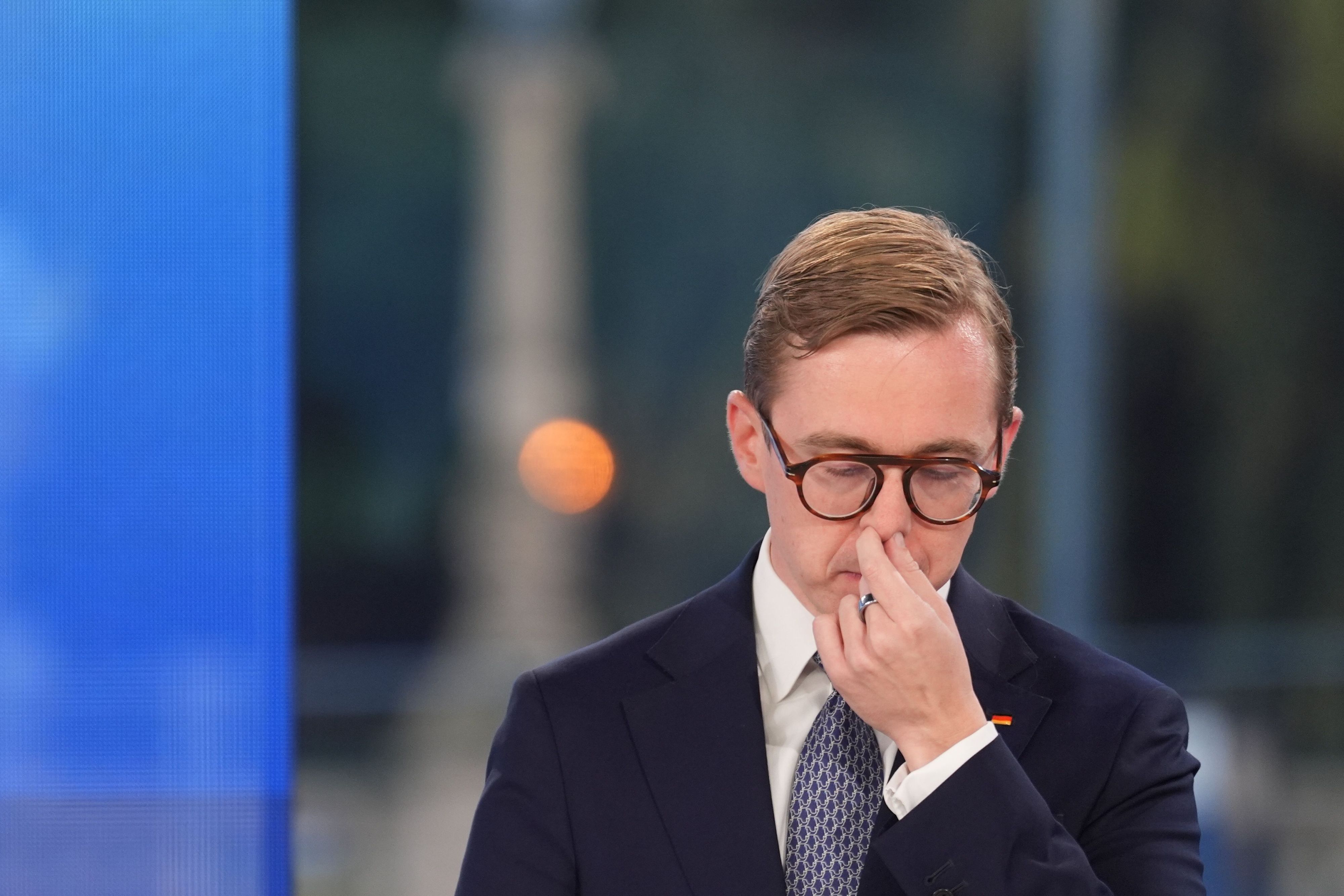Philipp Amthor (CDU) steht im ARD-Wahlstudio in Schwerin. In dem Bundesland droht der CDU ein Albtraum.