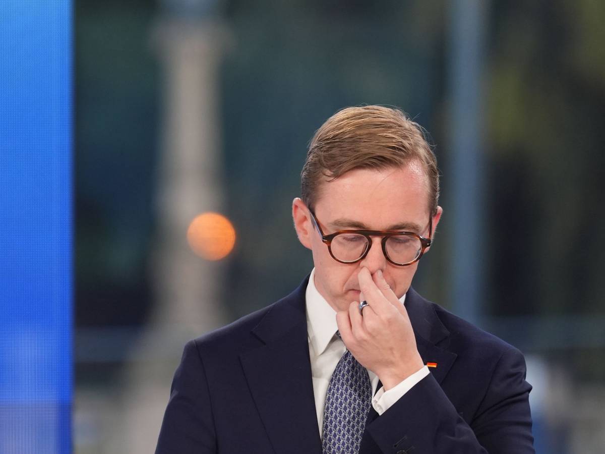 Philipp Amthor (CDU) steht im ARD-Wahlstudio in Schwerin. In dem Bundesland droht der CDU ein Albtraum.