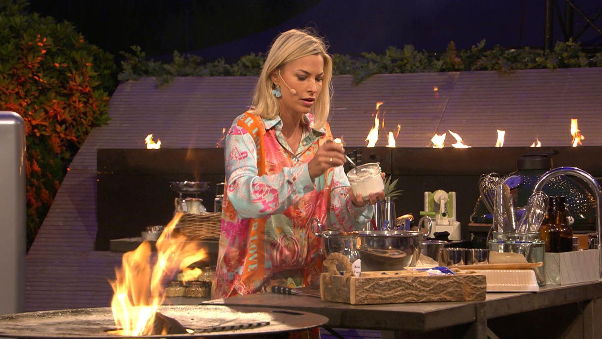 Würde Isi Glück mit ihrer Nachspeise „Beschwipstes Biskuittörtchen mit Baise“ das Grill-Ruder noch herumreißen können? (Bild: RTL)
