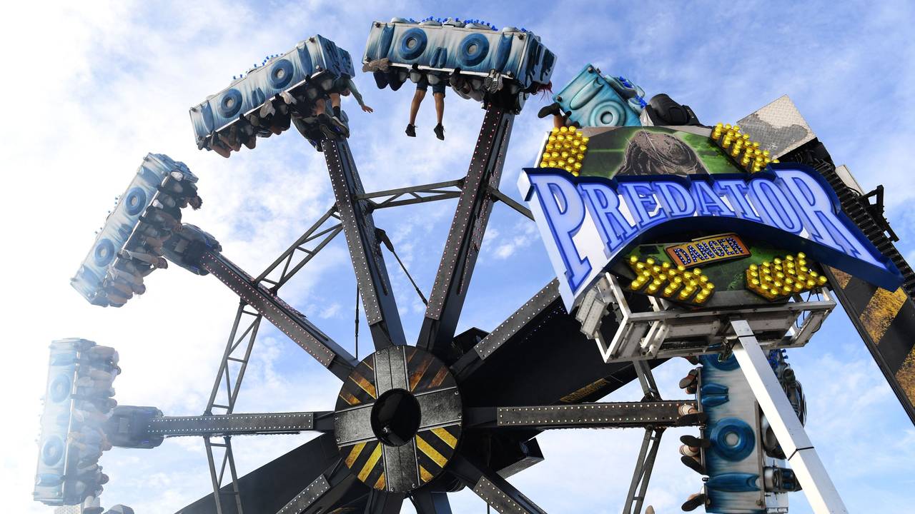 Das Fahrgeschäft Predator ist auf dem Oktoberfest zu sehen.