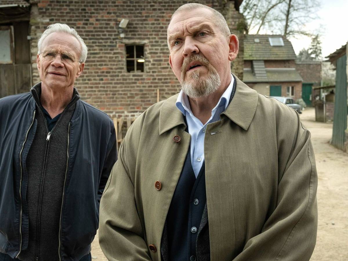 Dass es die Kölner Routiniers Ballauf (Klaus J. Behrendt, links) und Schenk (Dietmar Bär) in ihrem 96. Fall mal mit Preppern zu tun bekommen, hätten sie zu Beginn ihrer „Tatort“-Karriere 1997 auch nicht gedacht. (Bild: WDR/BAVARIA FICTION/Thomas Kost)