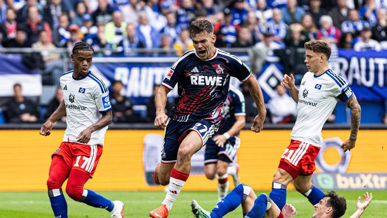 Thijs Dallinga wird von einem Tackling gestoppt.