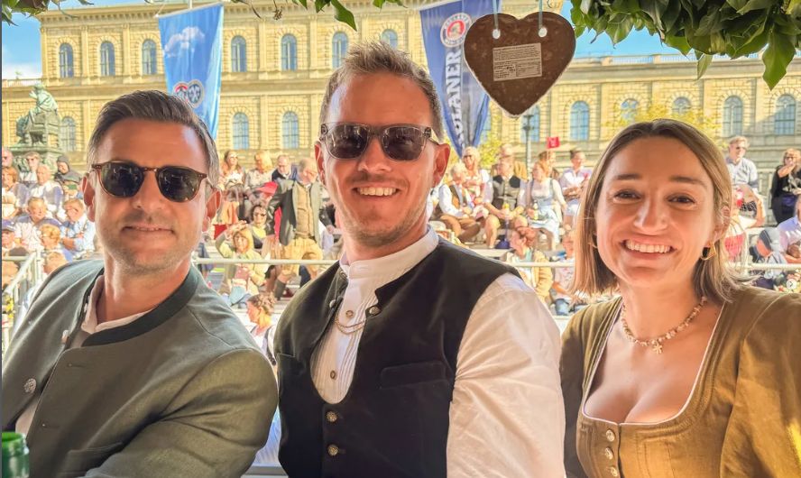 Julian Nagelsmann und Ehefrau Lena in klassischem Trachten-Outfit