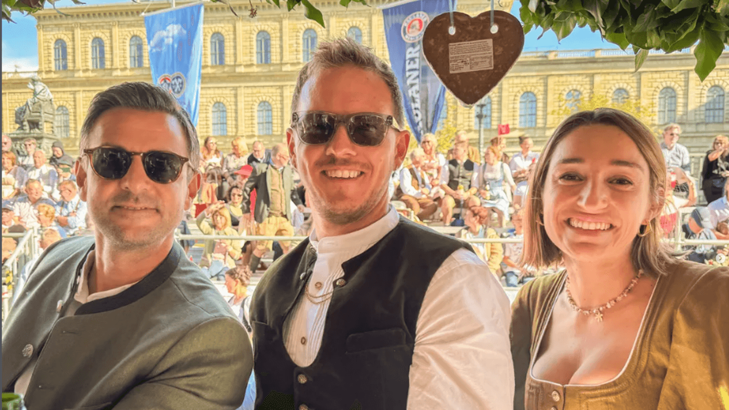 Julian Nagelsmann und Ehefrau Lena in klassischem Trachten-Outfit
