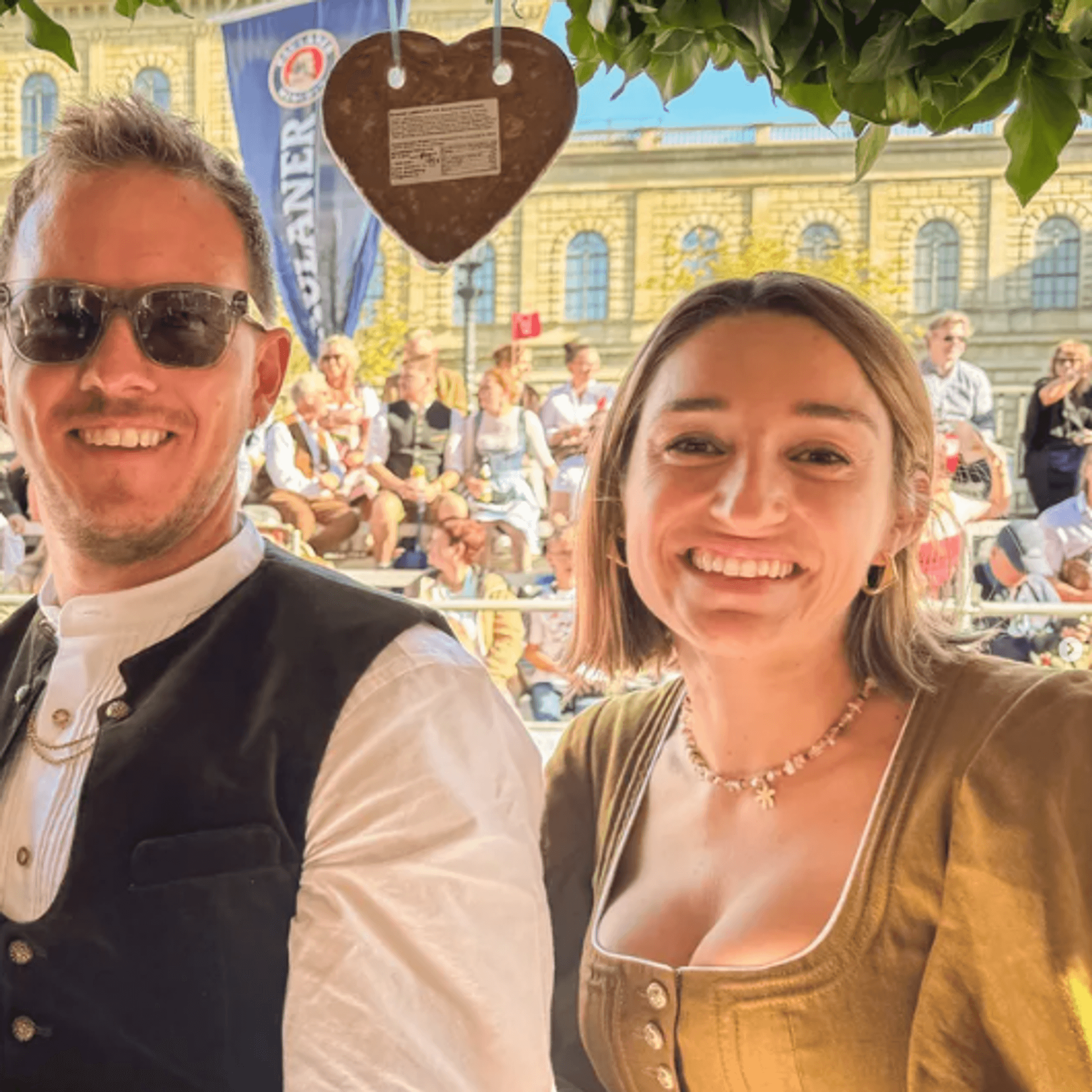 Julian Nagelsmann und Ehefrau Lena in klassischem Trachten-Outfit