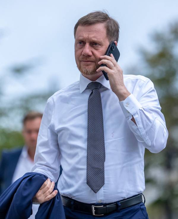 Michael Kretschmer (CDU), Ministerpräsident von Sachsen, kommt nach den Landtagswahlen in Berlin und Mecklenburg-Vorpommern am Konrad-Adenauer-Haus, der Bundeszentrale der CDU, zur Sitzung des CDU-Präsidiums an.