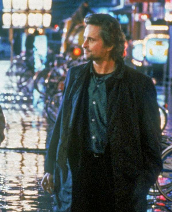 US-Cops Nick Conklin (Michael Douglas, rechts) und sein Kollege Charlie Vincent (Andy Garcia) beginnen, auf eigene Faust in Japans Unterwelt zu ermitteln. (Bild: Paramount Pictures)