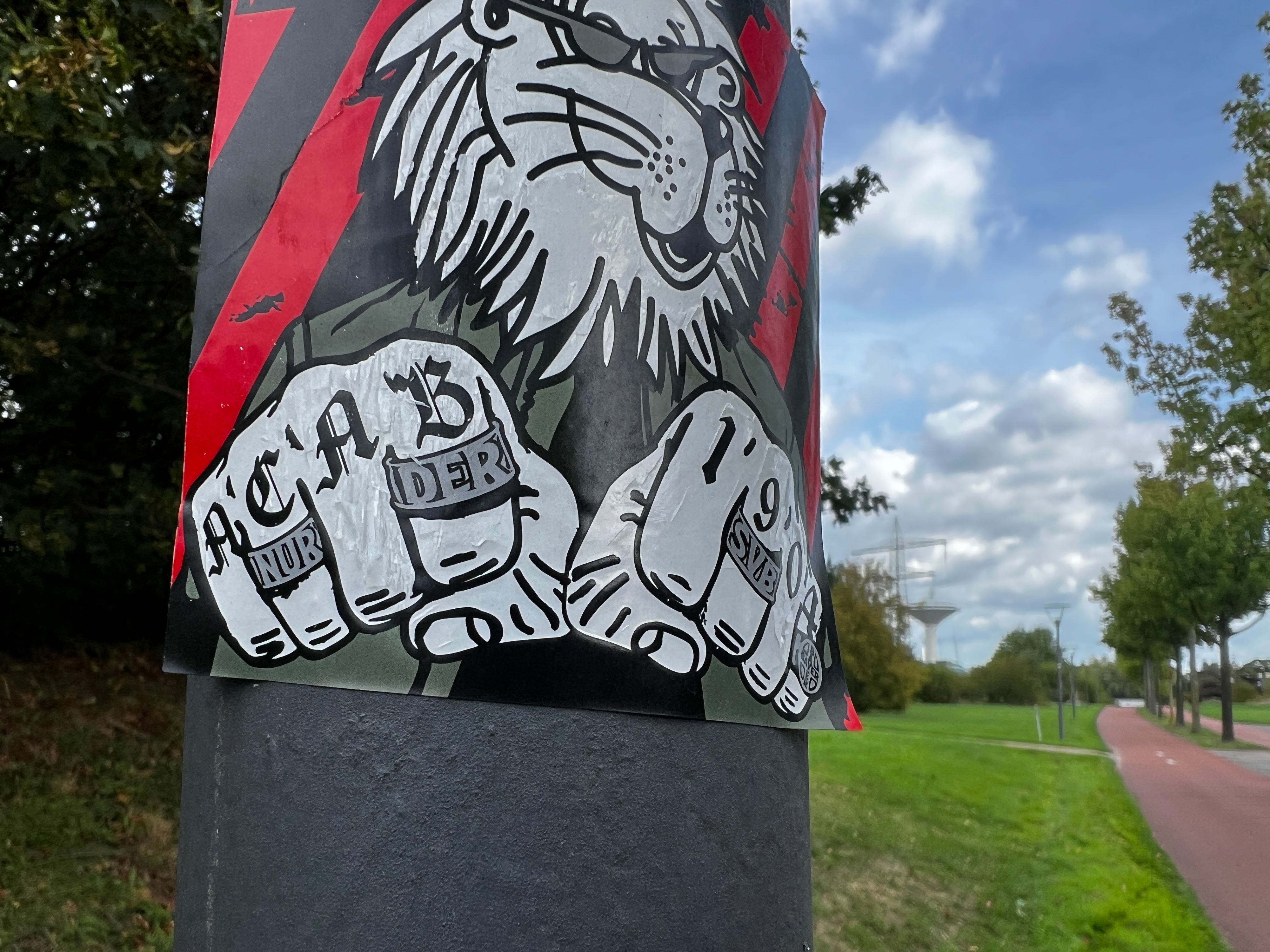 Aufkleber Leverkusener Ultras mit ACAB-Schriftzug.