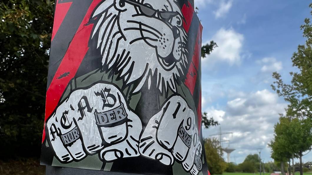 Aufkleber Leverkusener Ultras mit ACAB-Schriftzug.