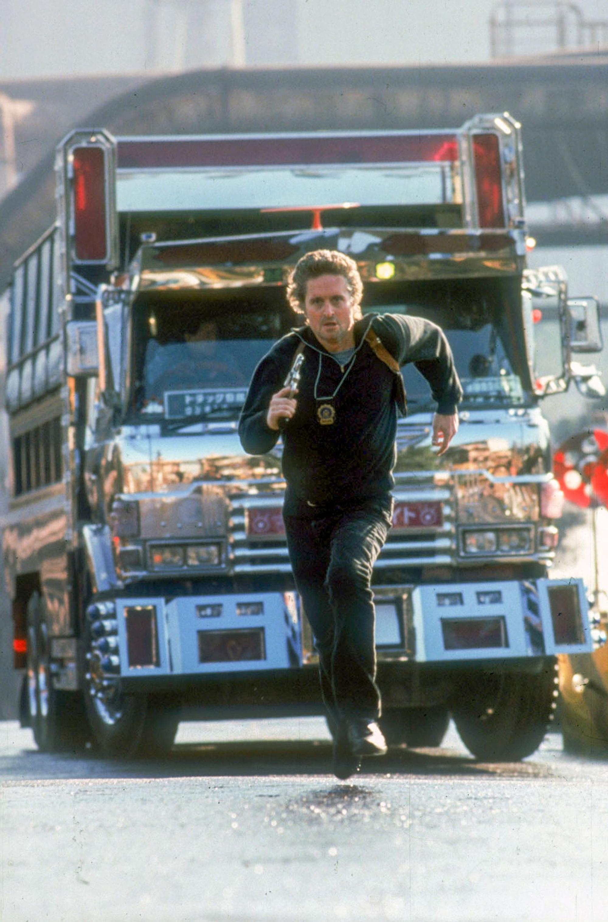 Der hartgesottene Cop Nick Conklin (Michael Douglas) gerät auf der Jagd nach dem Yakuza-Killer Sato zwischen die Fronten zweier rivalisierender Banden. (Bild: Paramount Pictures)