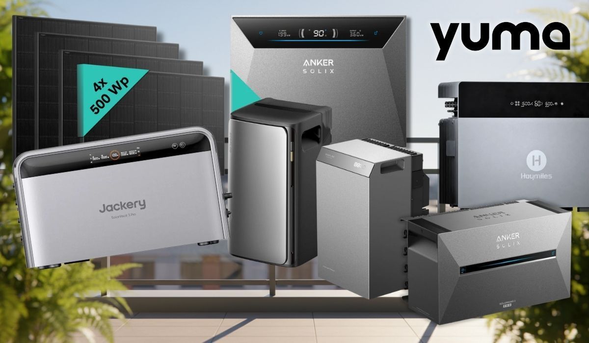 Grafische Produktcollage mit vier dunklen Solarmodulen und mehreren Batteriespeichern für Balkonkraftwerke. Zu sehen sind Speicher von Jackery, Anker SOLIX, EcoFlow und Hoymiles; oben rechts ist das Yuma-Logo platziert.