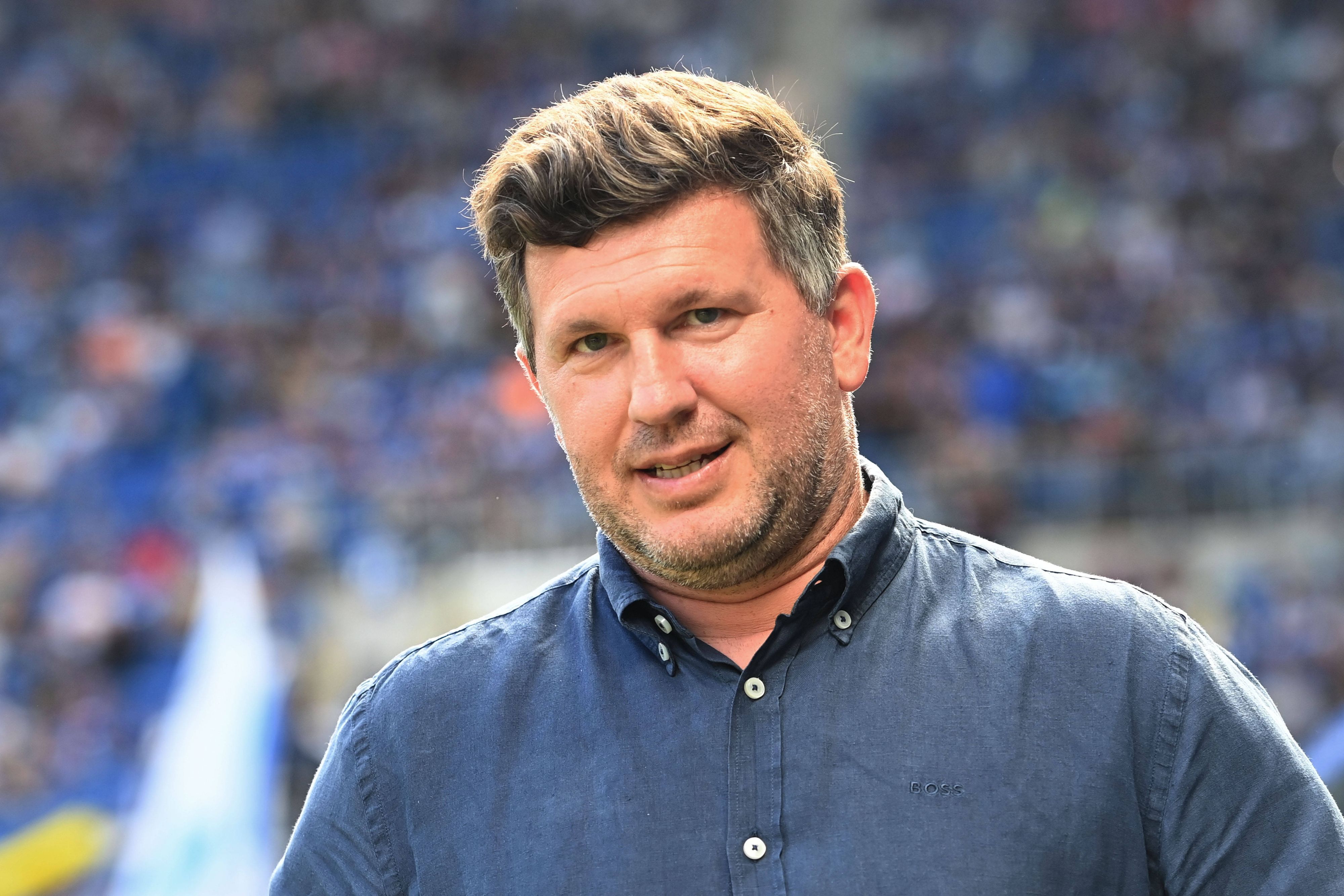 Andreas Schicker schaut in die Kamera.