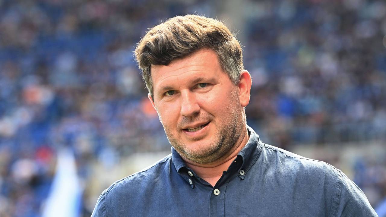 Andreas Schicker schaut in die Kamera.