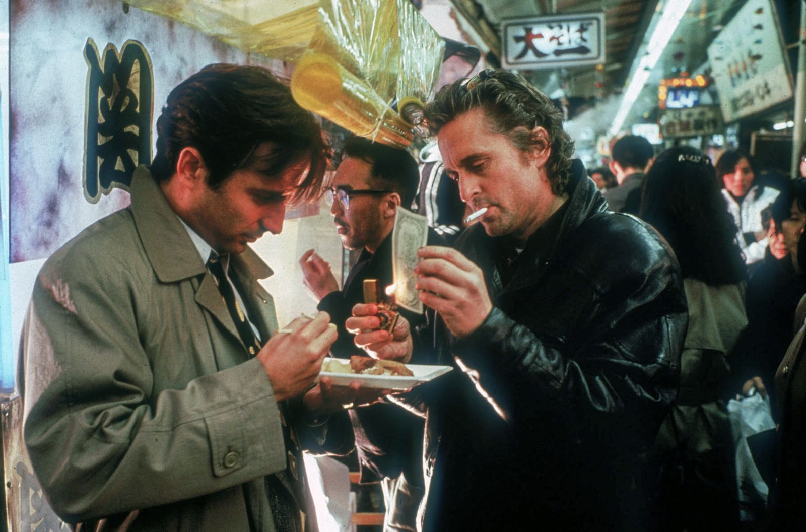 Die New Yorker Polizisten Charlie Vincent (Andy Garcia, links) und Nick Conklin (Michael Douglas) kommen in Japan kriminellen Machenschaften auf die Spur. (Bild: Paramount Pictures)