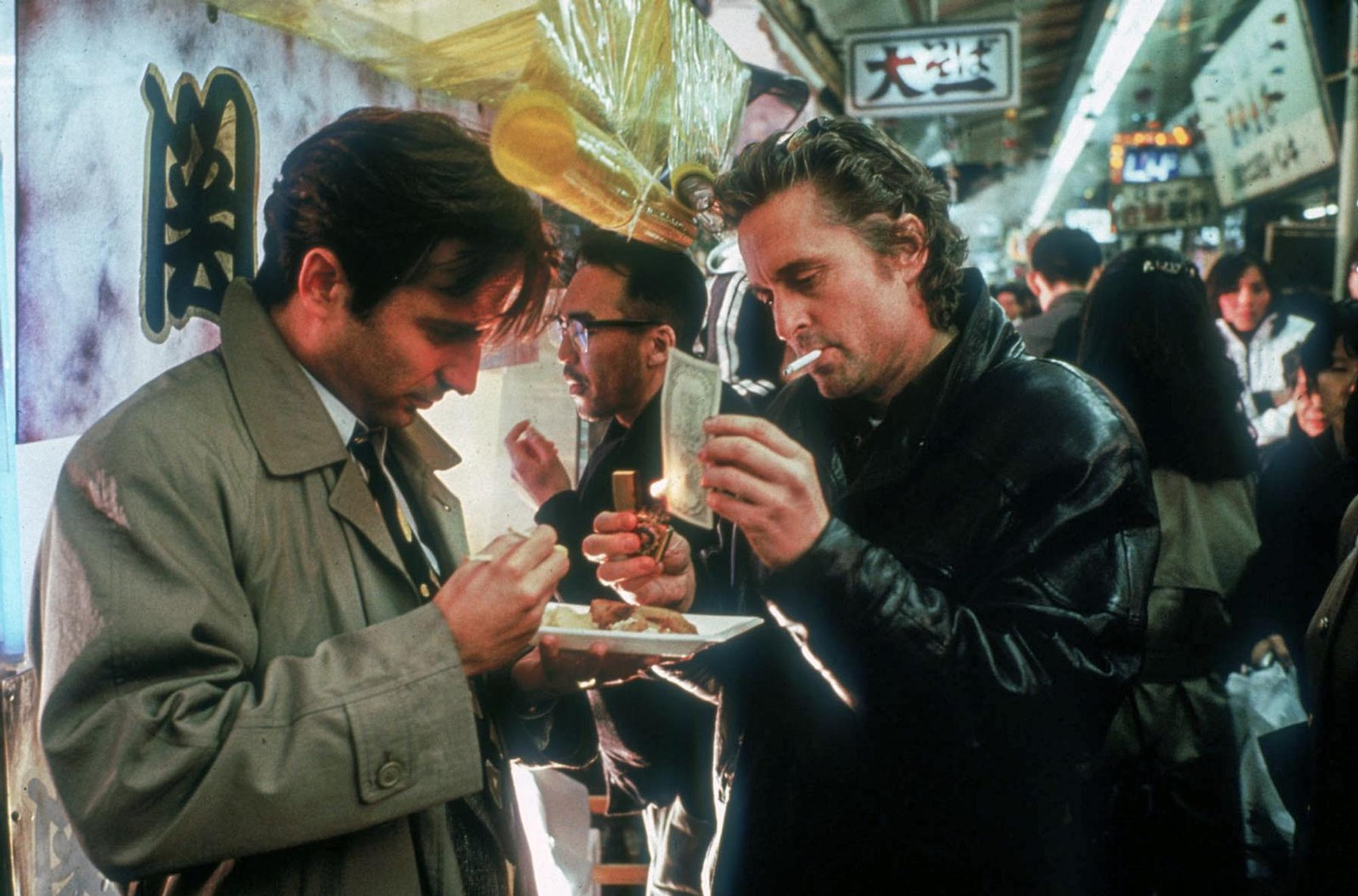 Die New Yorker Polizisten Charlie Vincent (Andy Garcia, links) und Nick Conklin (Michael Douglas) kommen in Japan kriminellen Machenschaften auf die Spur. (Bild: Paramount Pictures)