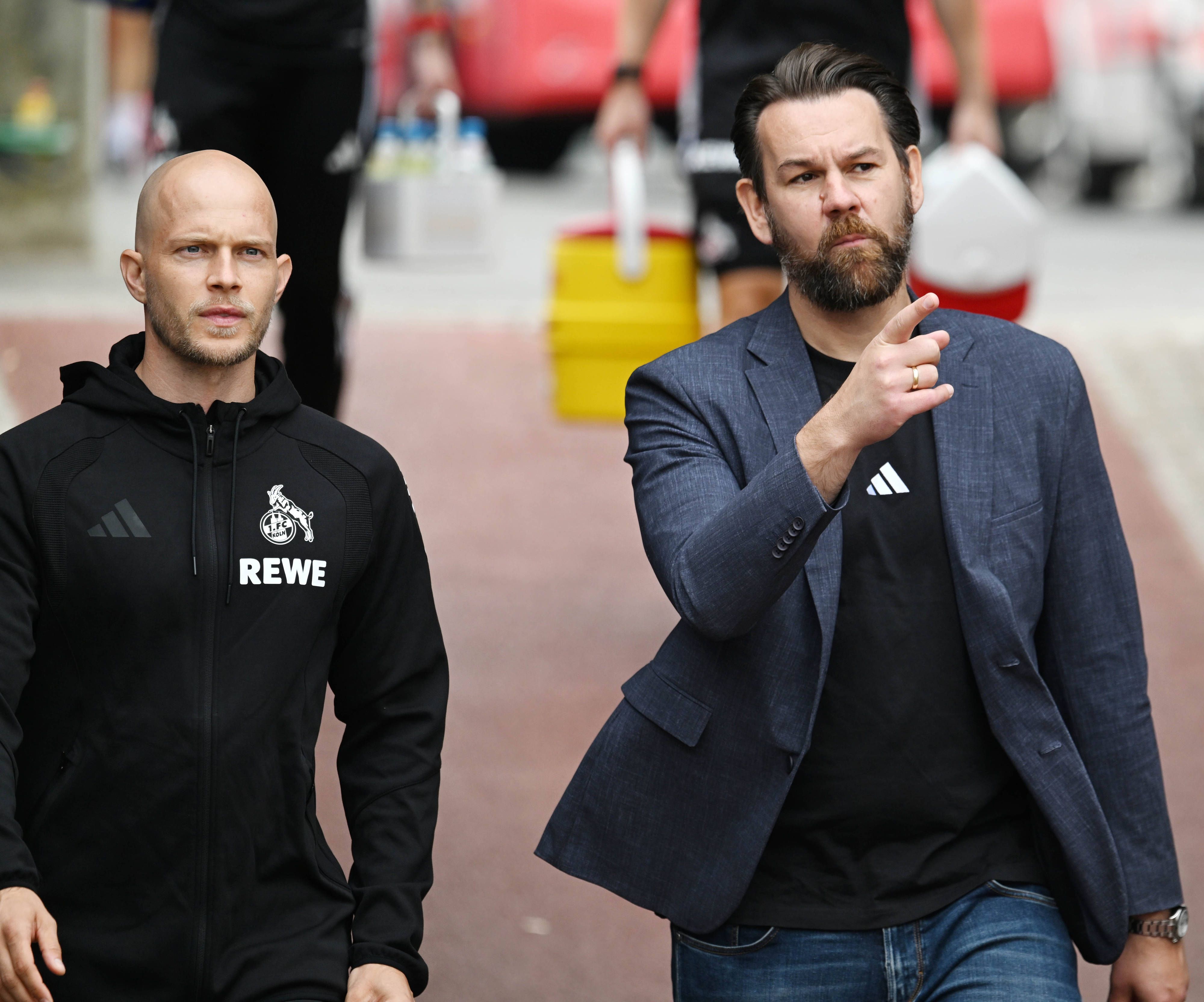 Geschäftsführer Thomas Kessler (1. FC Köln) und Trainer René Wagner im Südstadion.