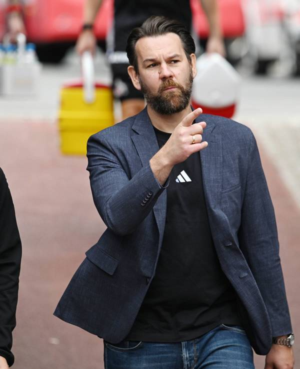 Geschäftsführer Thomas Kessler (1. FC Köln) und Trainer René Wagner im Südstadion.