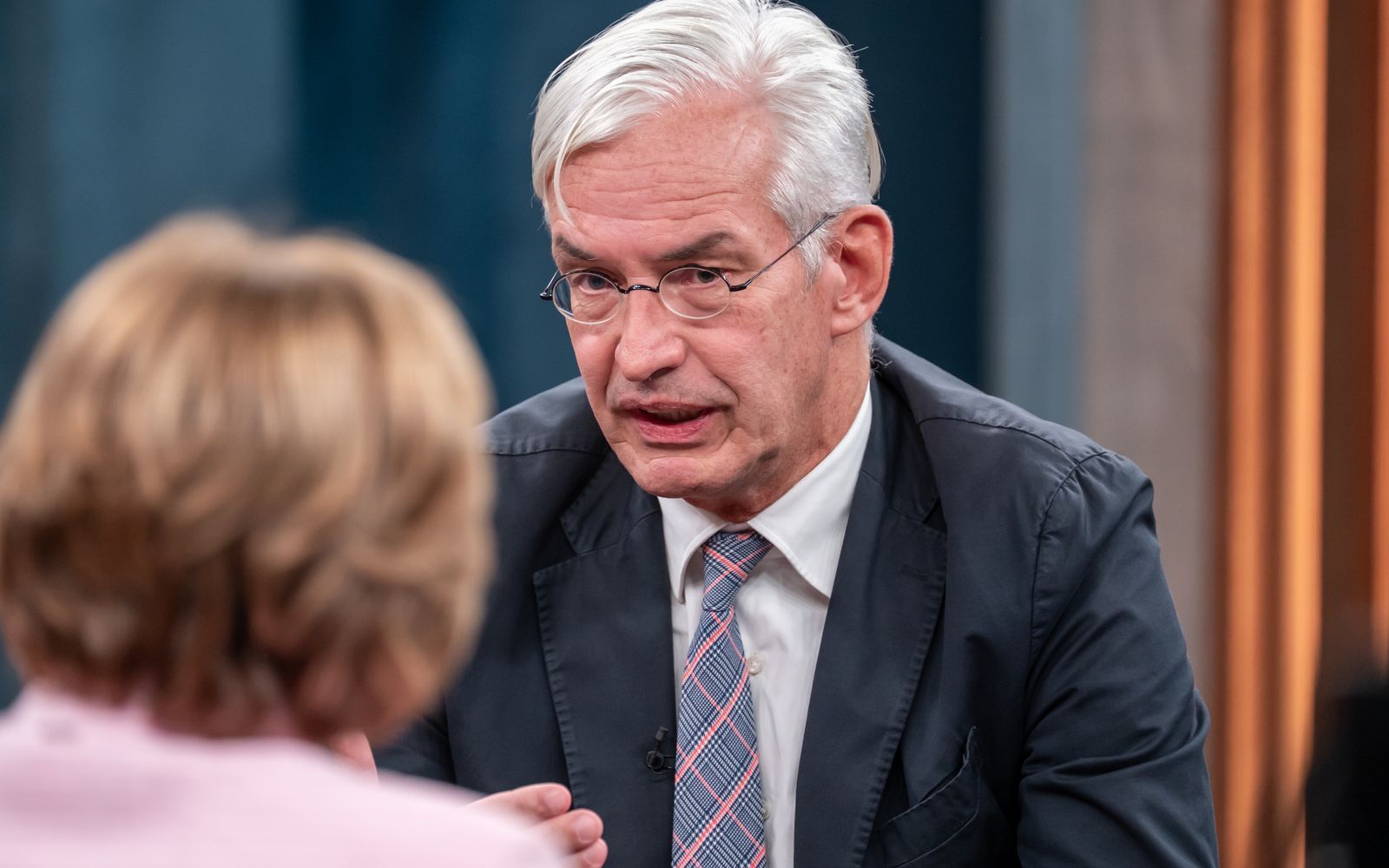 Mathias Middelberg tat sich bei „Caren Miosga“ schwer, das schlechte Abschneiden der CDU bei der Landtagswahl in Mecklenburg-Vorpommern zu erklären. (Bild: ARD/Thomas Ernst)