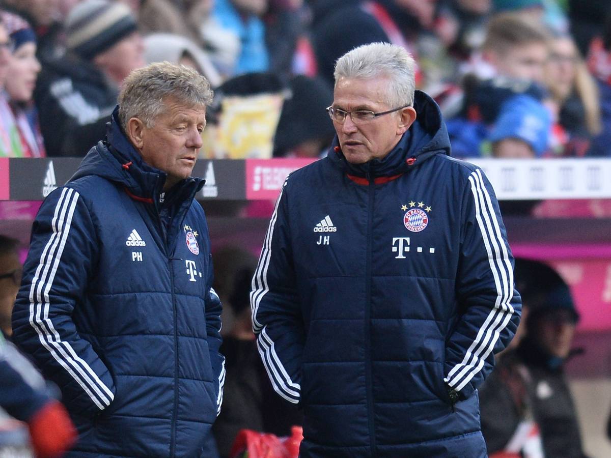 Jupp Heynckes und Peter Hermann gemeinsam für den FC Bayern München an der Seitenlinie.