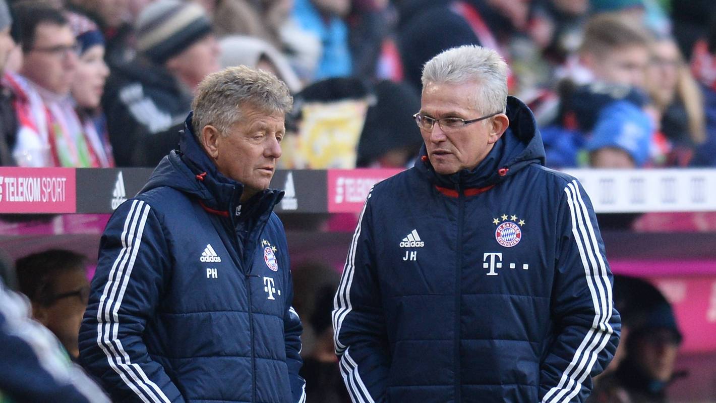 Jupp Heynckes und Peter Hermann gemeinsam für den FC Bayern München an der Seitenlinie.