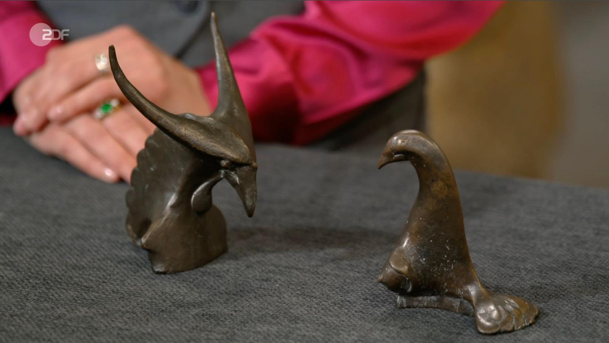 Kleine Bronze-Mischwesen des Künstlers Gernot Rumpf datierte Bianca Berding von 1965 bis 1983. (Bild: ZDF)