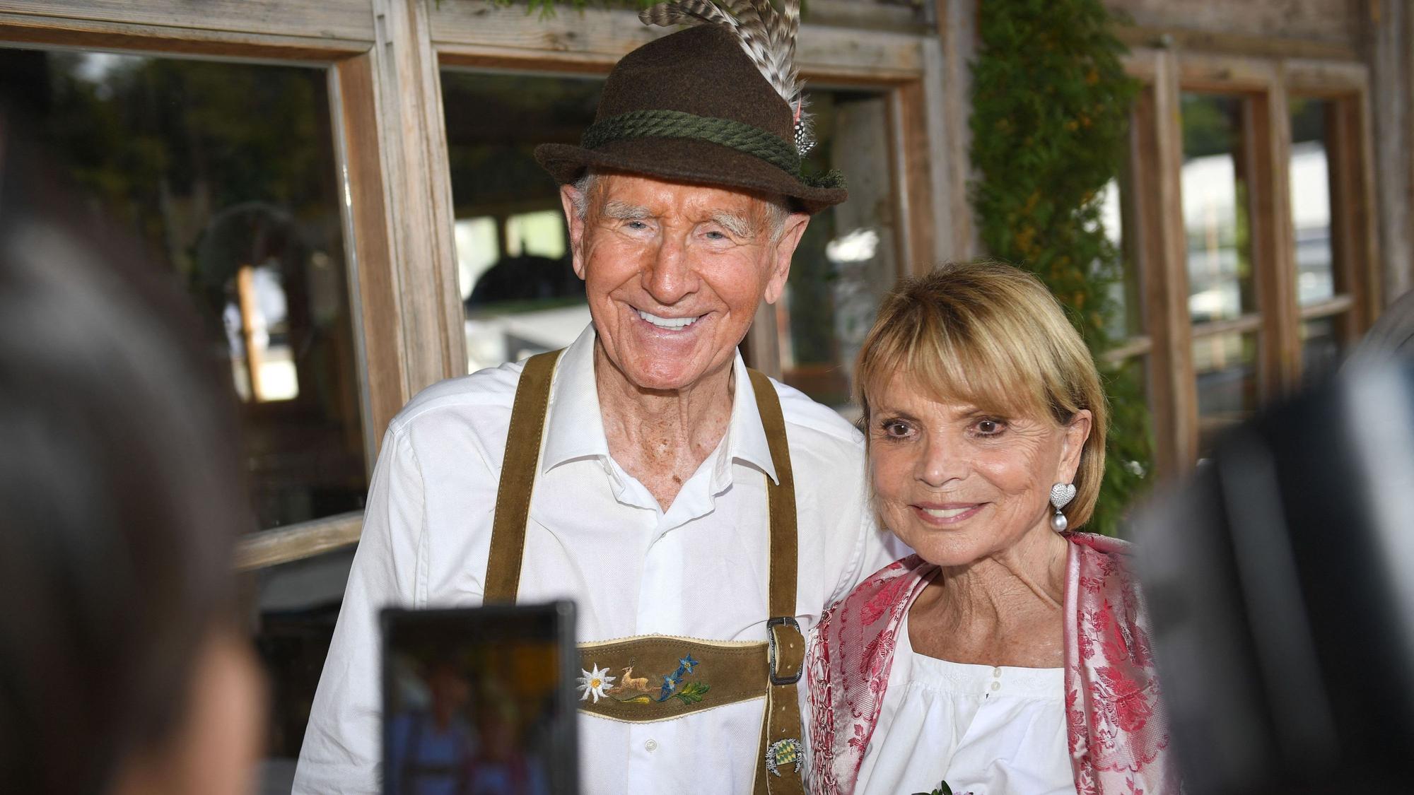 Uschi Glas schaute mit Frédéric von Anhalt im Käferzelt vorbei.
