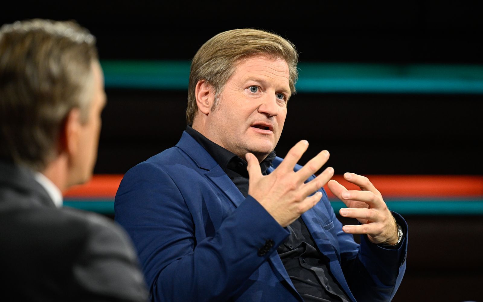 „Das ist wirklich dramatisch“, befand Journalist Michael Bröcker über die Krise der politischen Mitte an den Wahlurnen. (Bild: ZDF / Markus Hertrich)