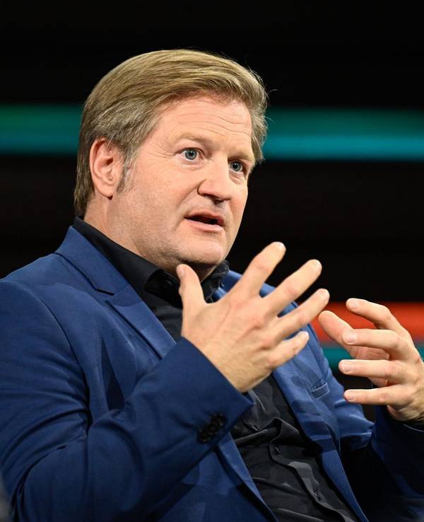 „Das ist wirklich dramatisch“, befand Journalist Michael Bröcker über die Krise der politischen Mitte an den Wahlurnen. (Bild: ZDF / Markus Hertrich)