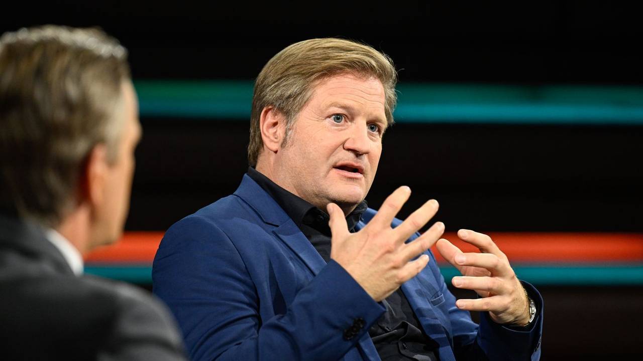 „Das ist wirklich dramatisch“, befand Journalist Michael Bröcker über die Krise der politischen Mitte an den Wahlurnen. (Bild: ZDF / Markus Hertrich)