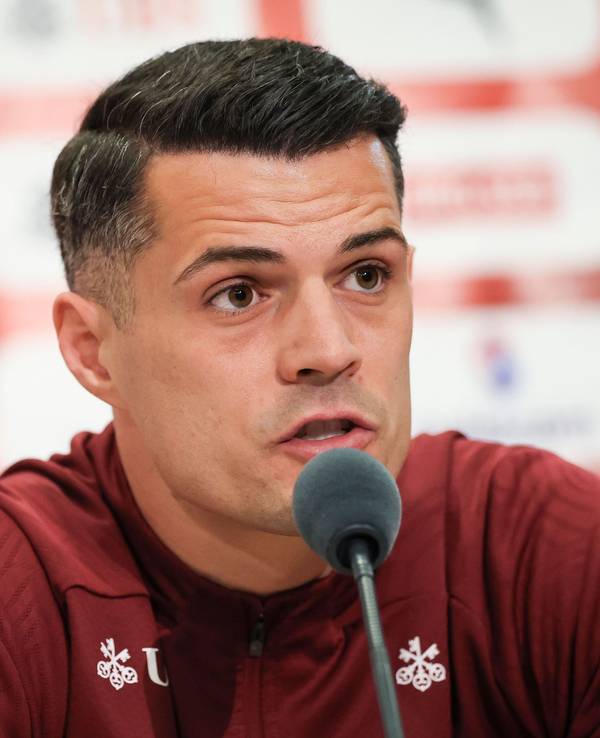Granit Xhaka auf einer Pressekonferenz.