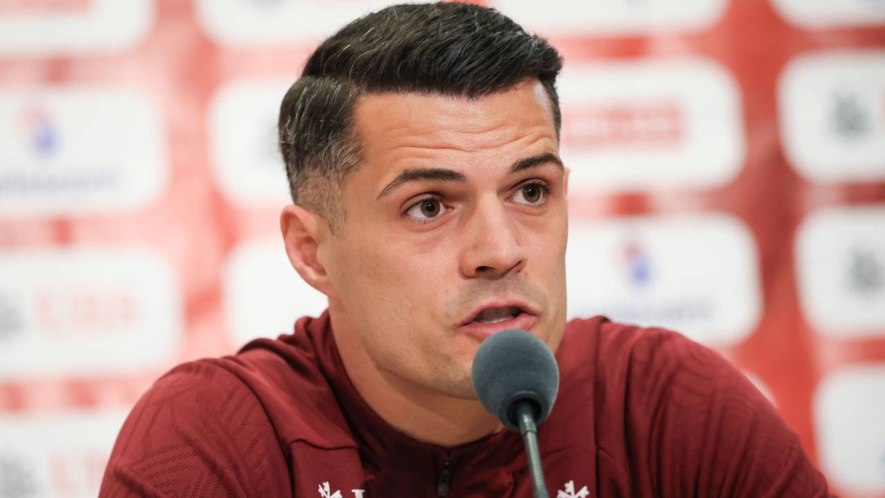 Granit Xhaka auf einer Pressekonferenz.