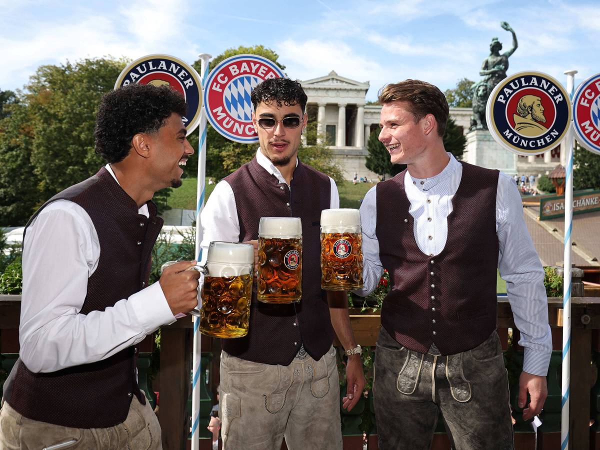 Nathaniel Brown, Aleksandar Pavlovic und Jonas Urbig auf dem Oktoberfest.