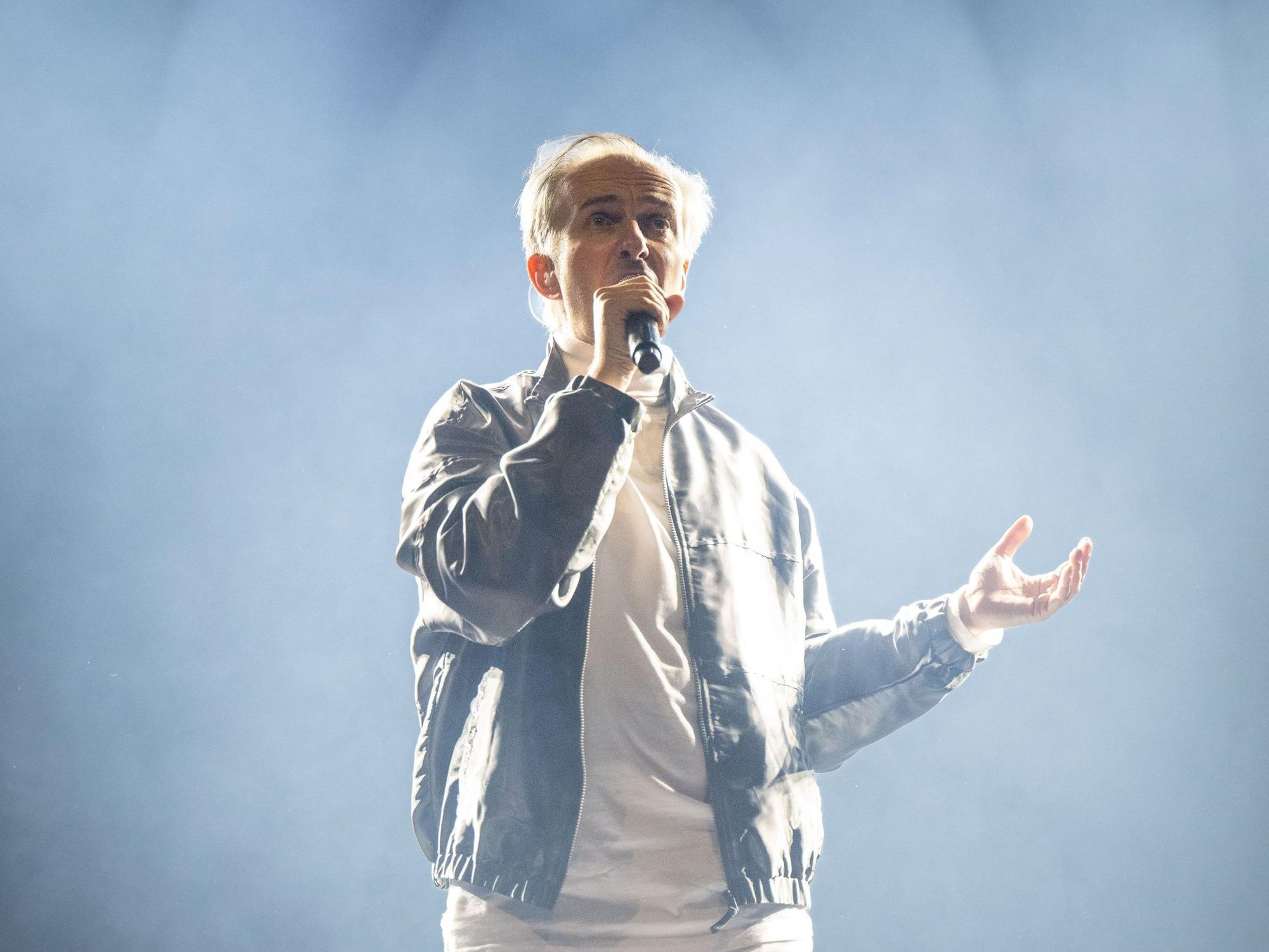 Jan Böhmermann tritt zusammen mit dem Rundfunk Tanzorchester Ehrenfeld (RTO) zu Beginn seiner Showtournee in der Jahrhunderthalle Frankfurt auf.